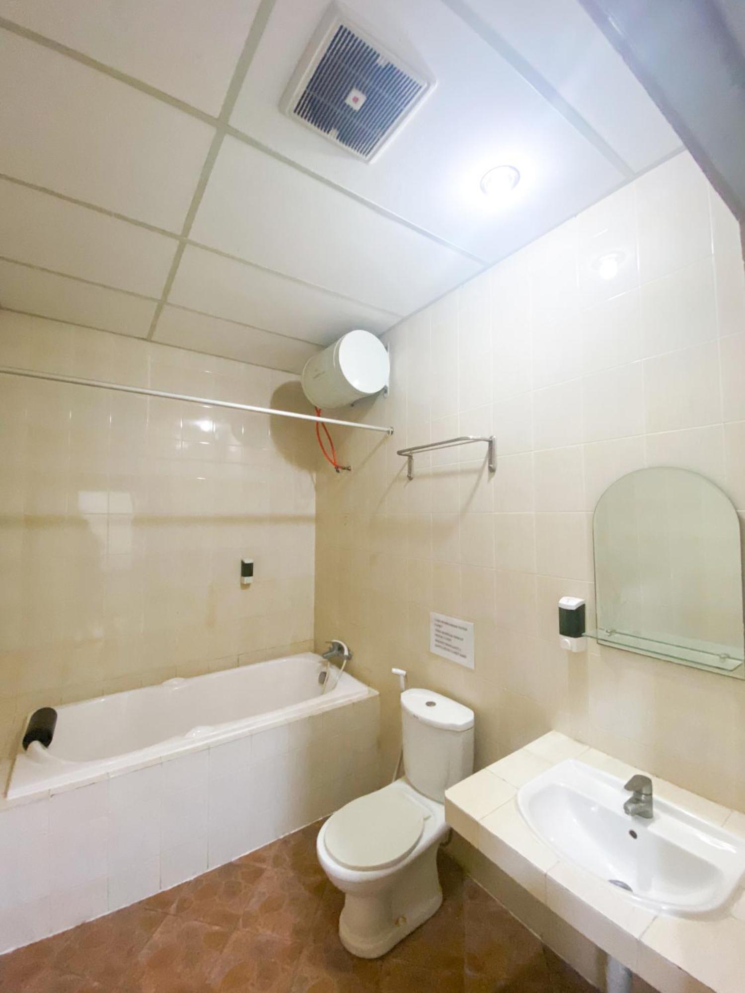 Central City Hotel Perabumulih Eksteriør billede