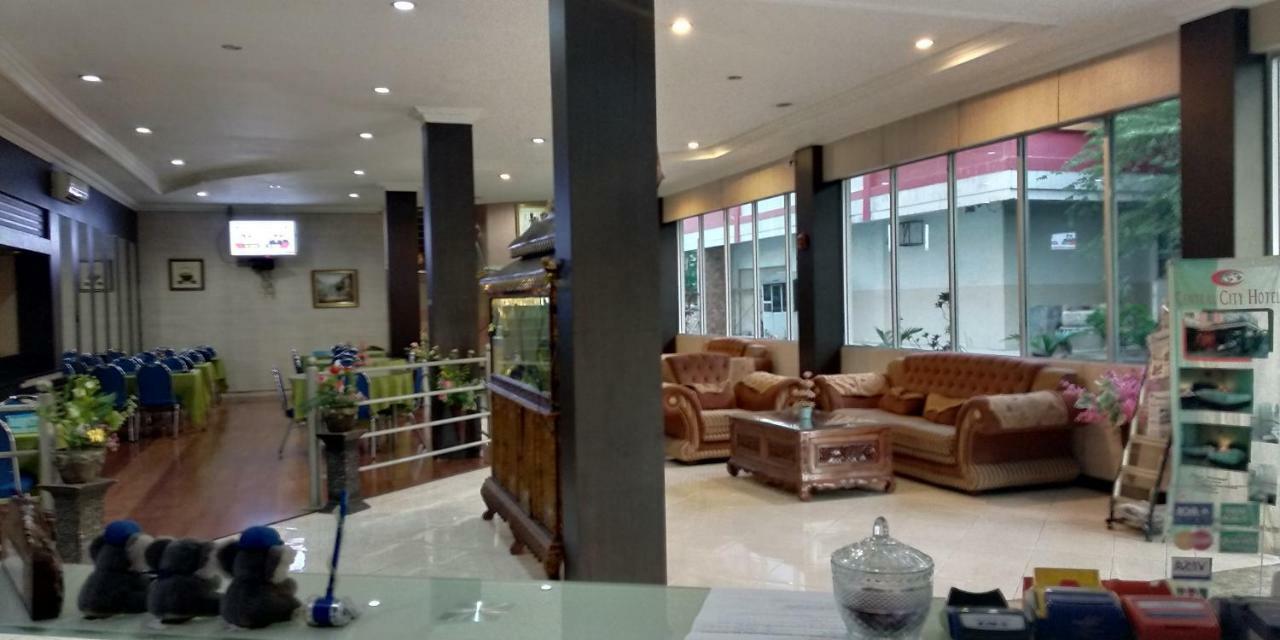 Central City Hotel Perabumulih Eksteriør billede